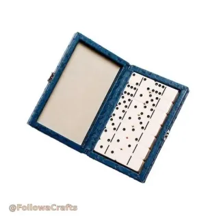 Braun Lieder Domino Këscht oppen mat Domino Fliesen